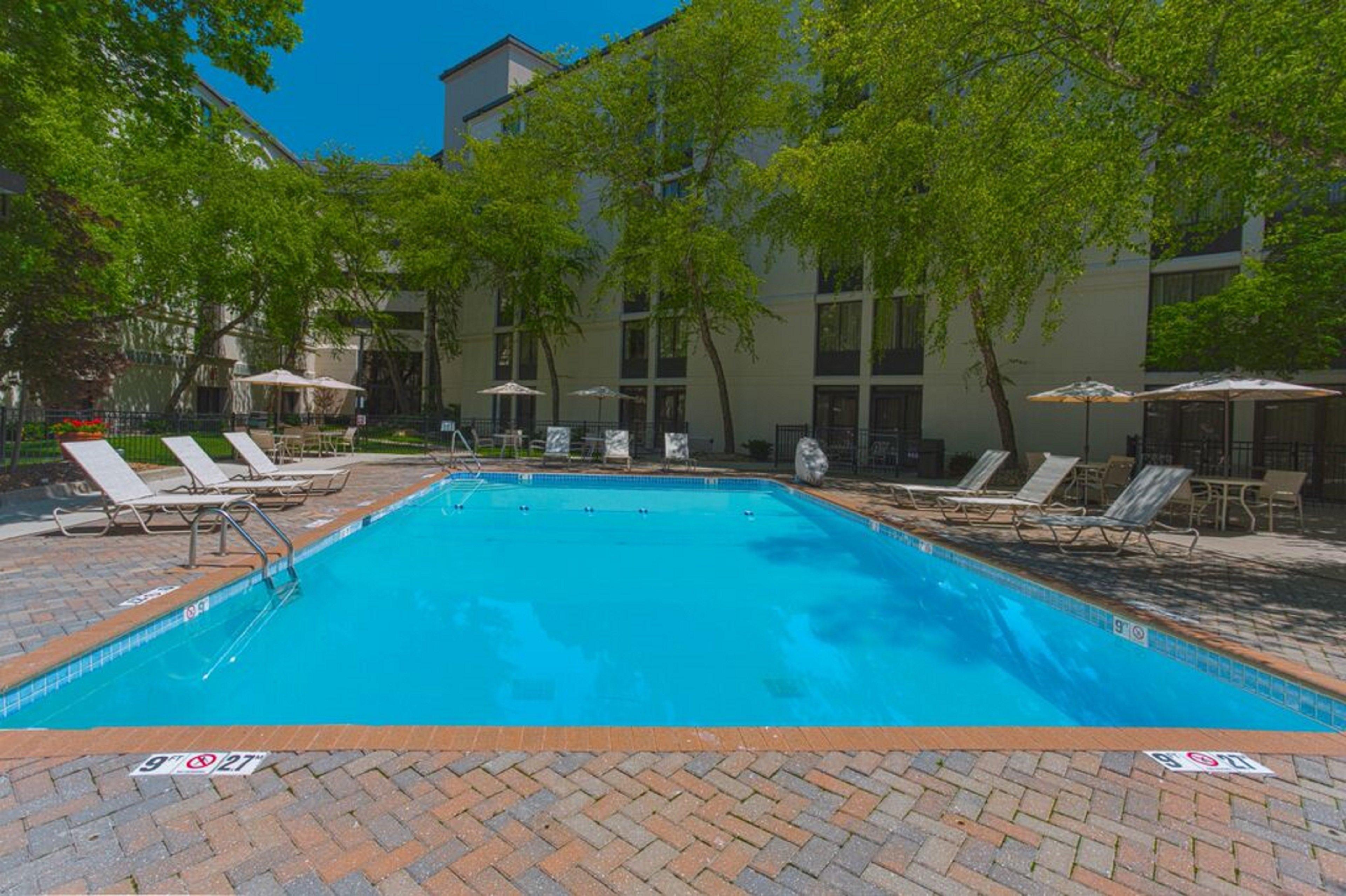 Wyndham Executive Center Columbia Hotel Exterior photo
